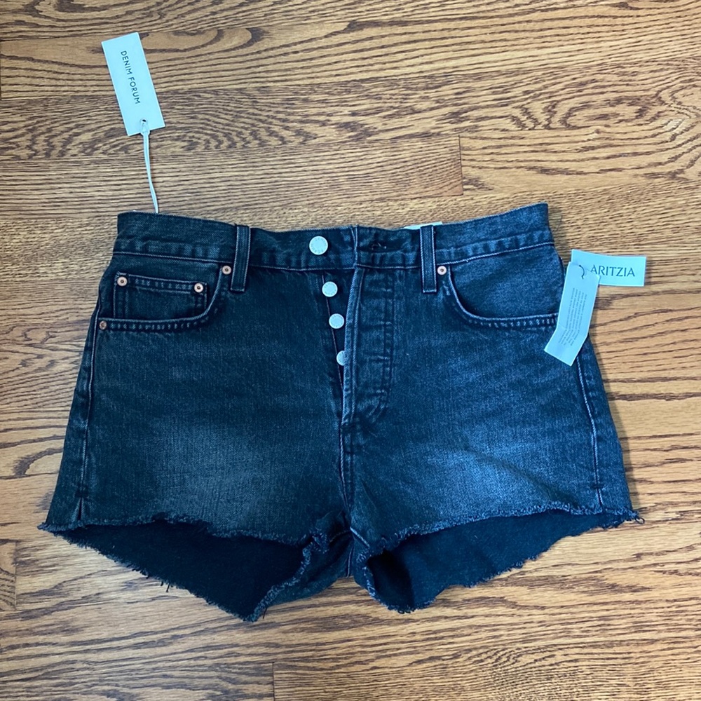 aritzia denim forum yoko hi-rise jean short in black eyeliner
